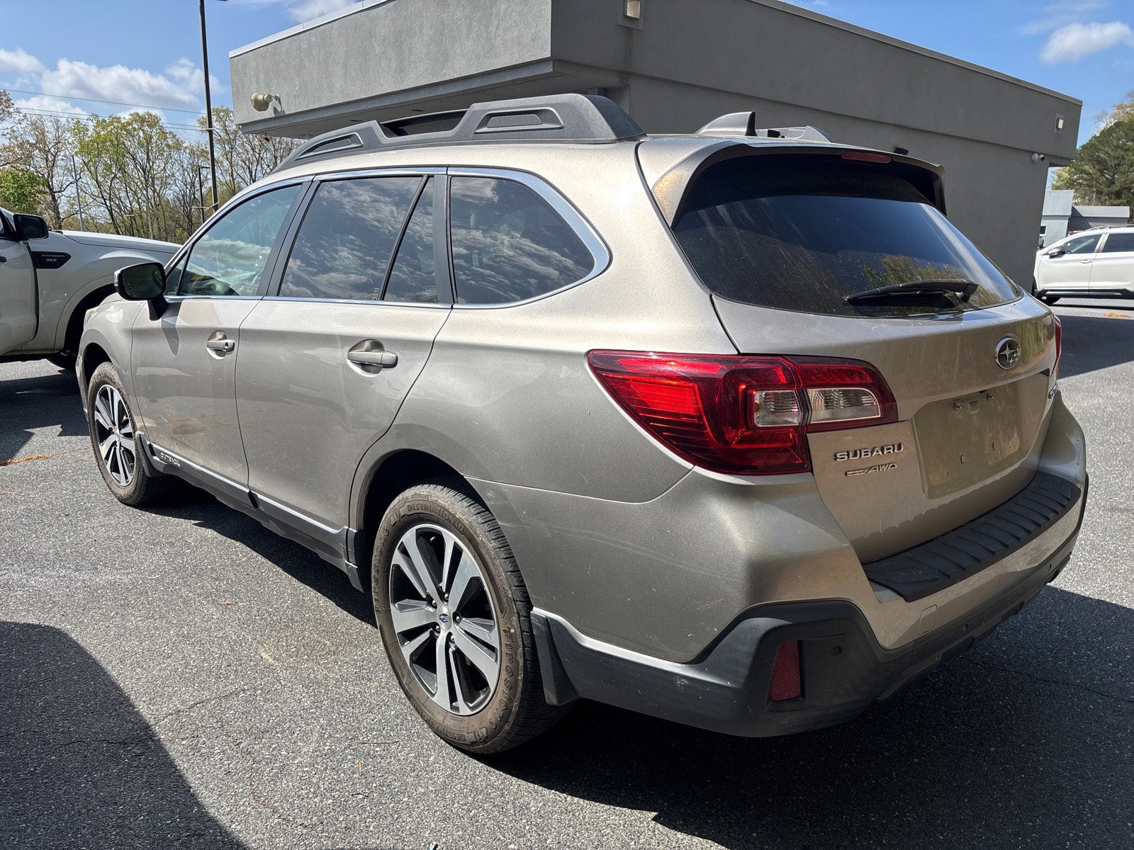Used 2018 Subaru Outback 2.5i Limited image 3