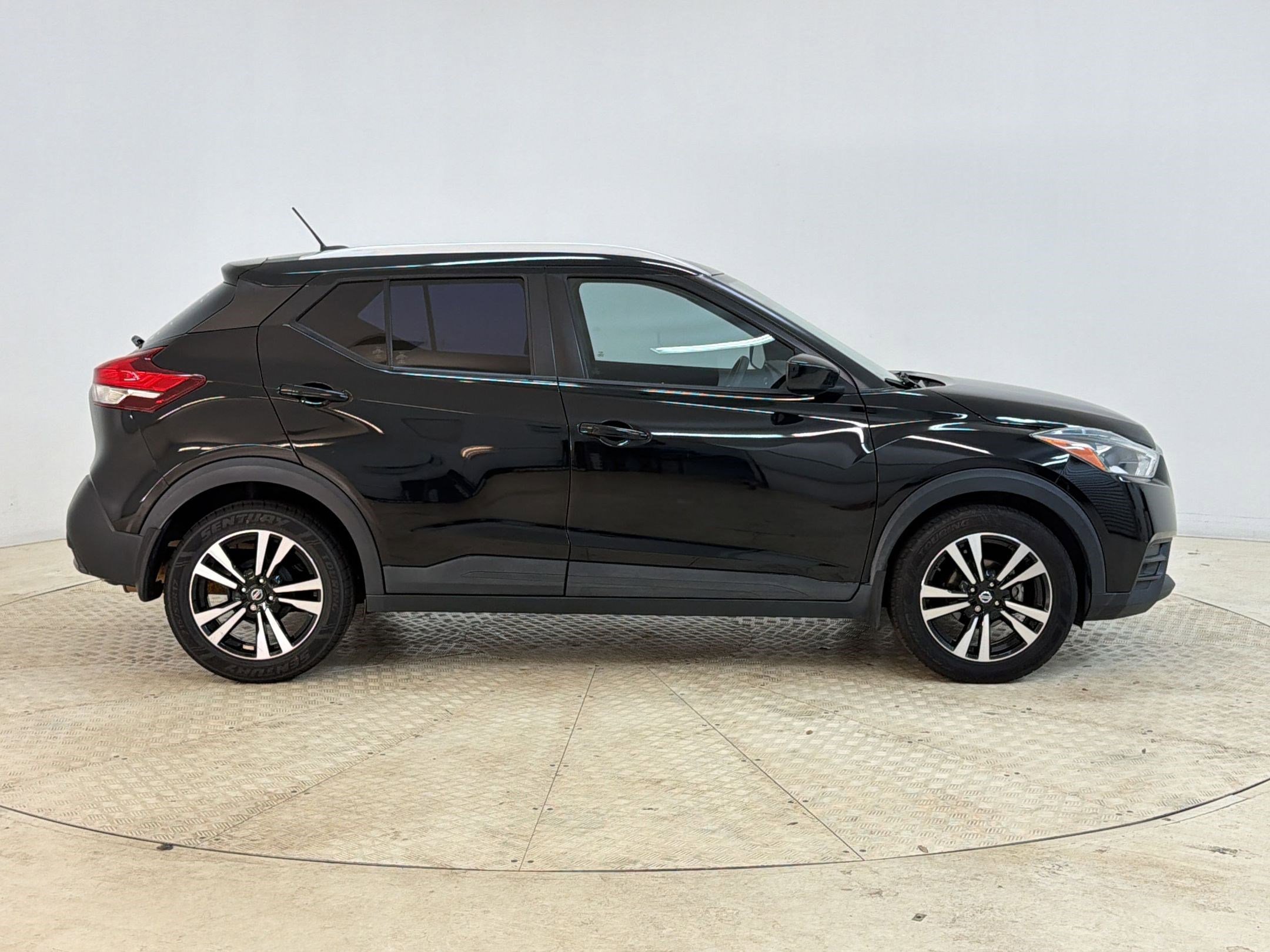 Used 2018 Nissan Kicks SV image 8
