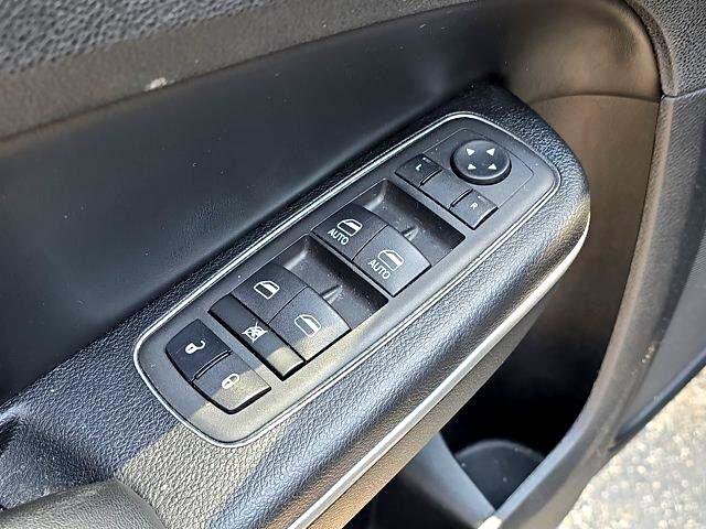 Used 2023 Chrysler 300 Touring w/ Sport Appearance Package image 17