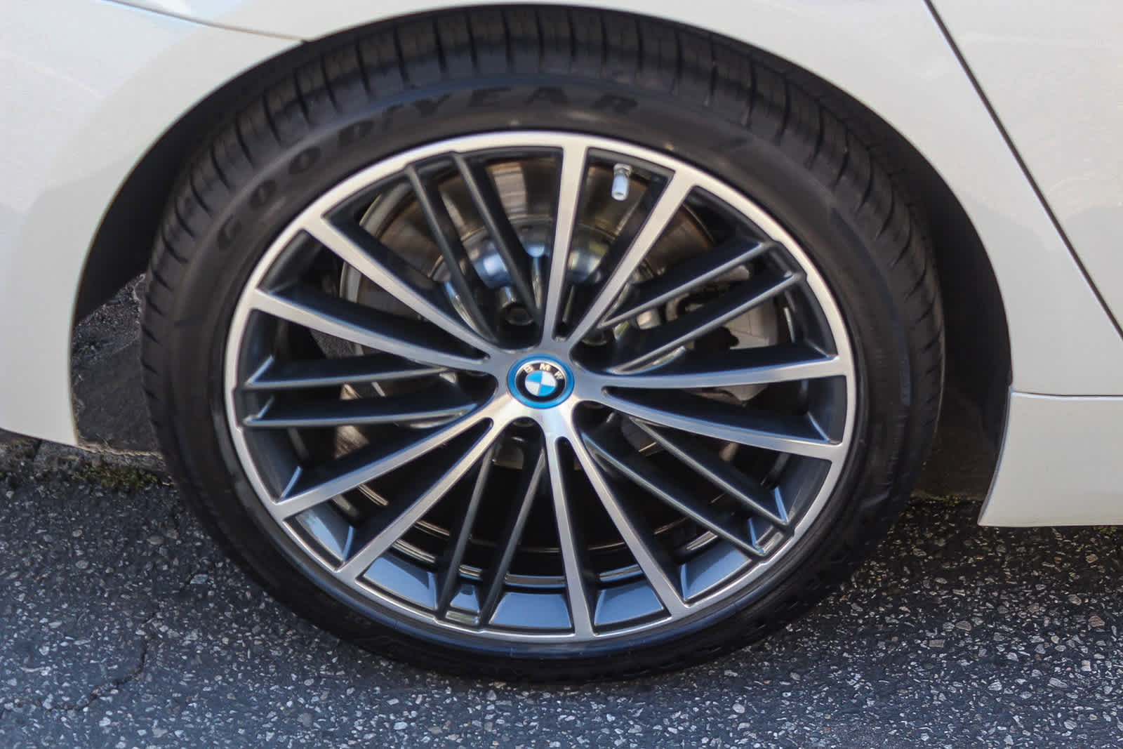 Certified 2023 BMW 530e RWD image 9