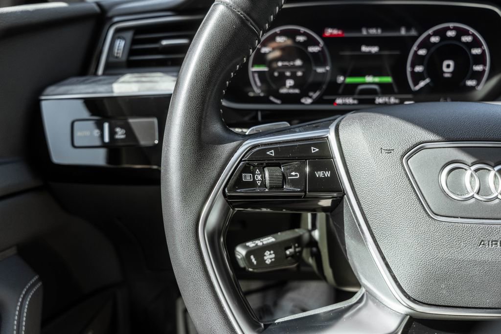 Used 2021 Audi e-tron Premium Plus w/ Premium Plus Package AWD/4WD image 24