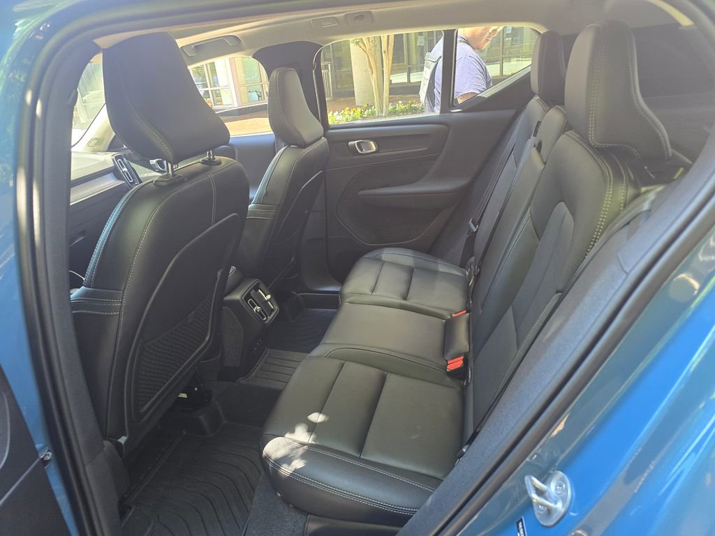 Used 2024 Volvo XC40 B5 Core AWD/4WD image 10