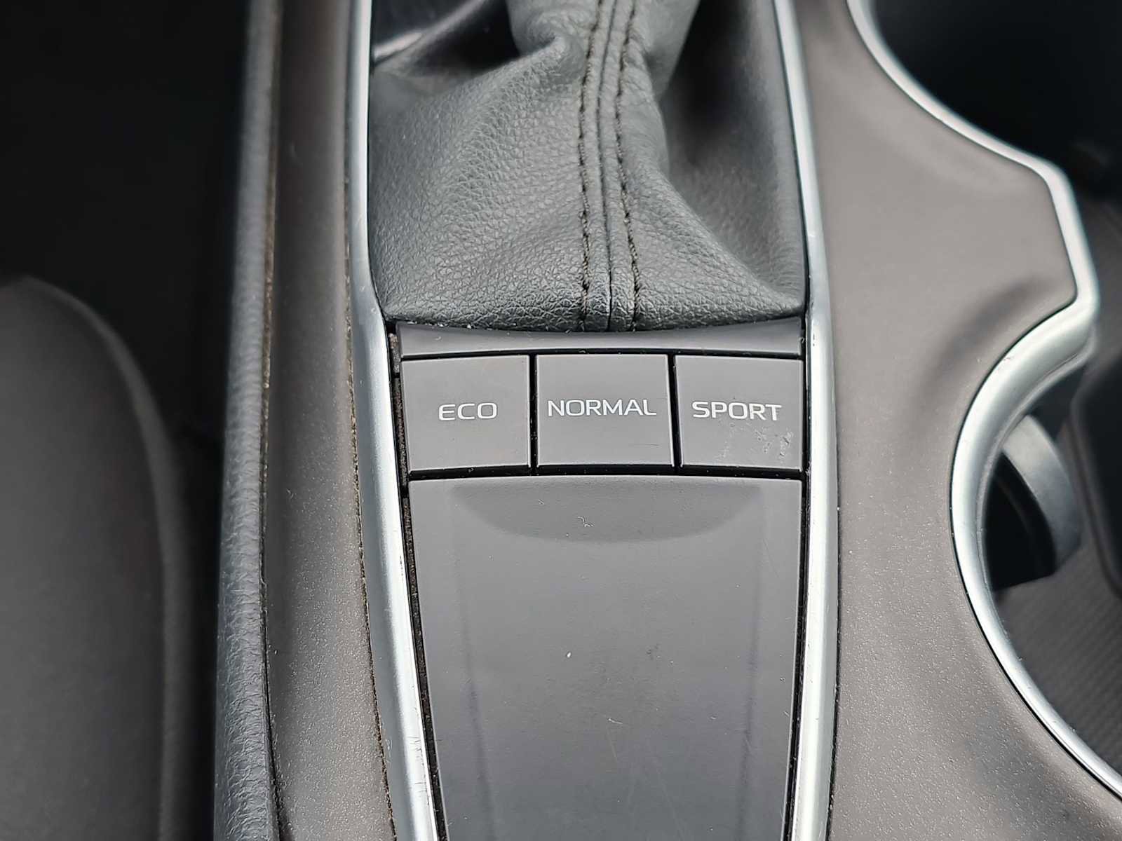 Used 2022 Toyota Camry LE image 22