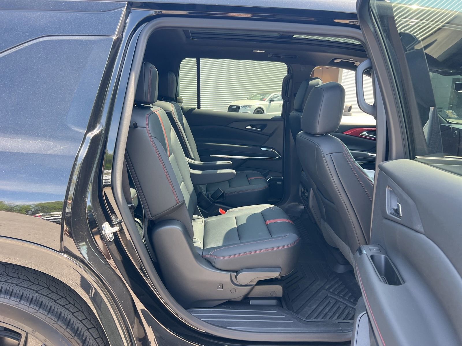 Used 2024 Chevrolet Traverse RS image 35