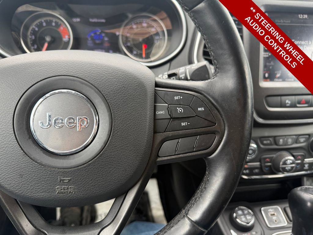 Used 2020 Jeep Cherokee Trailhawk AWD/4WD image 17