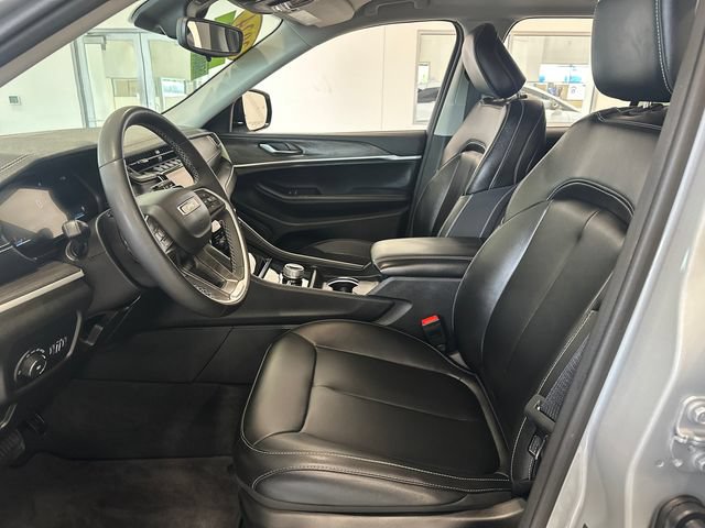Used 2024 Jeep Grand Cherokee Limited AWD/4WD image 22