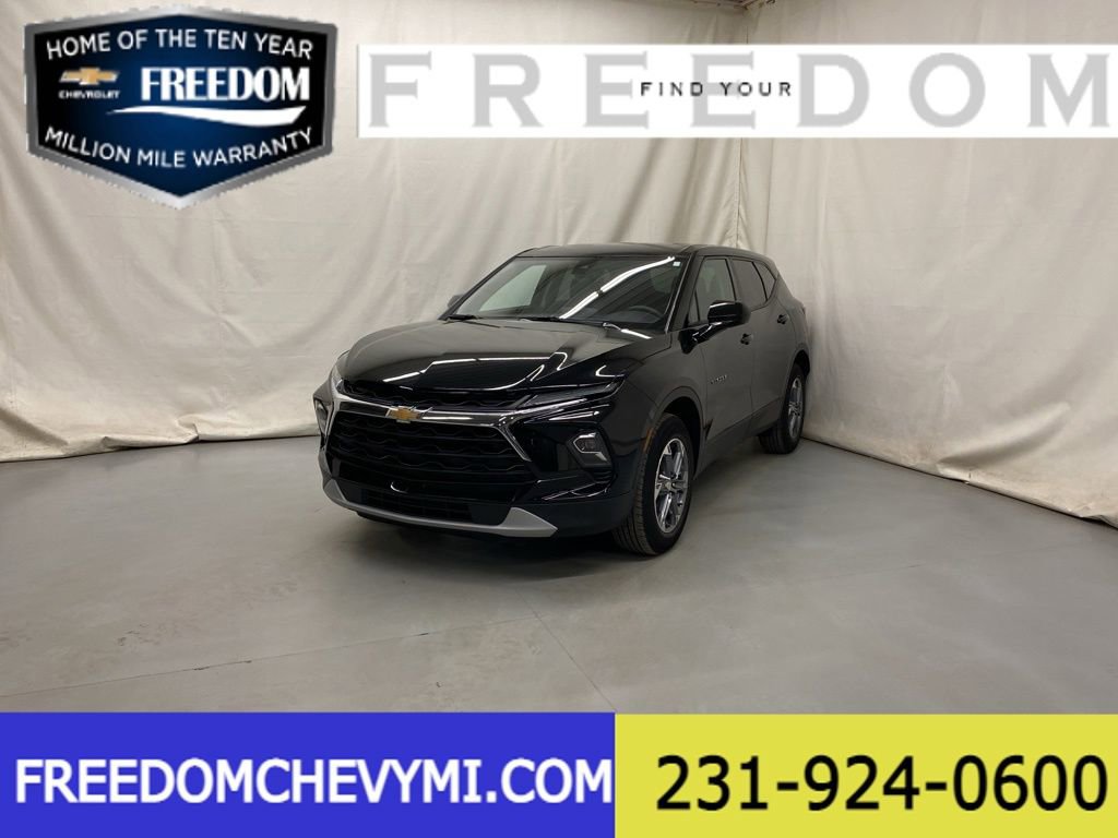 Used 2025 Chevrolet Blazer LT image 2