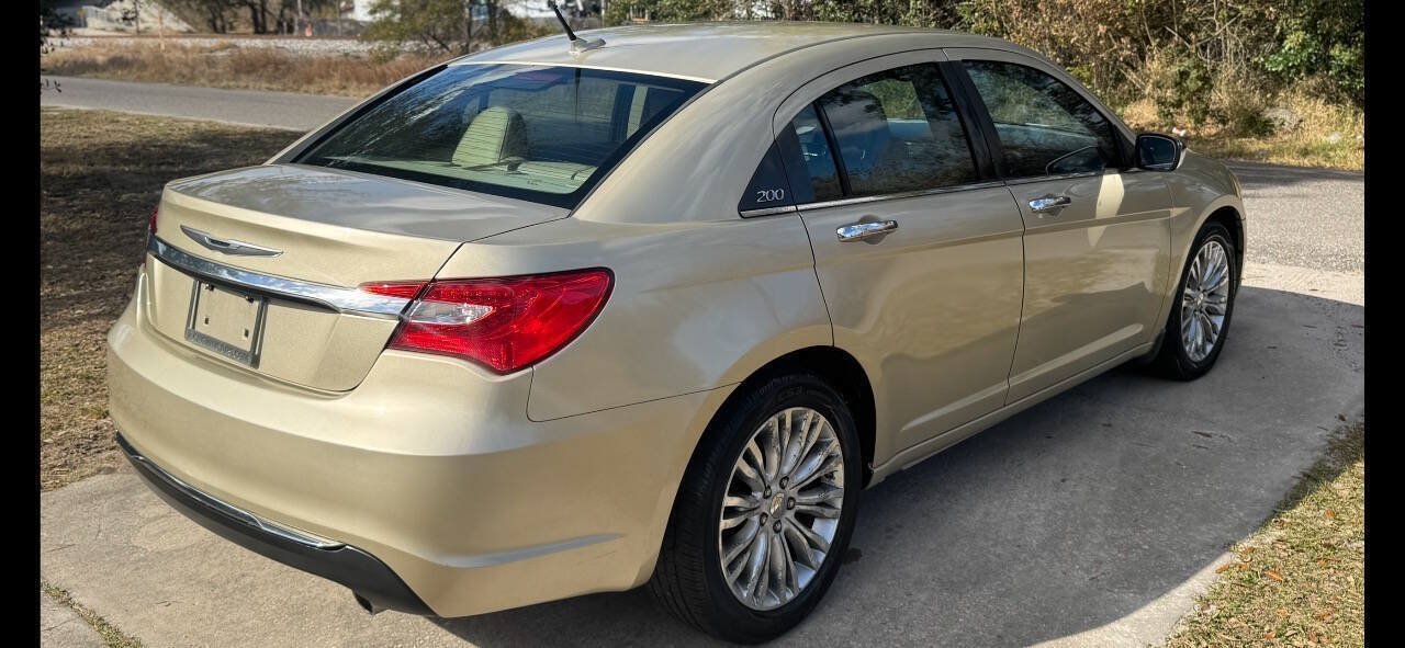 Used 2011 Chrysler 200 Limited FWD image 5