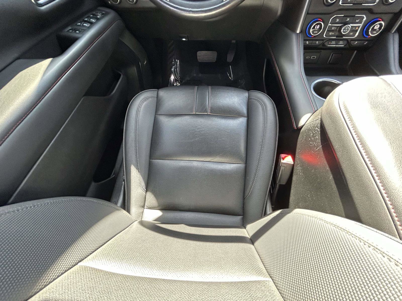 Used 2022 Chevrolet Suburban RST w/ Sport Performance Package RWD image 13
