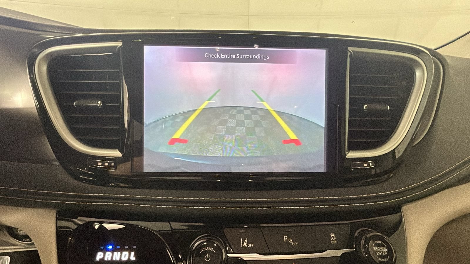 Used 2023 Chrysler Pacifica Touring-L FWD image 25