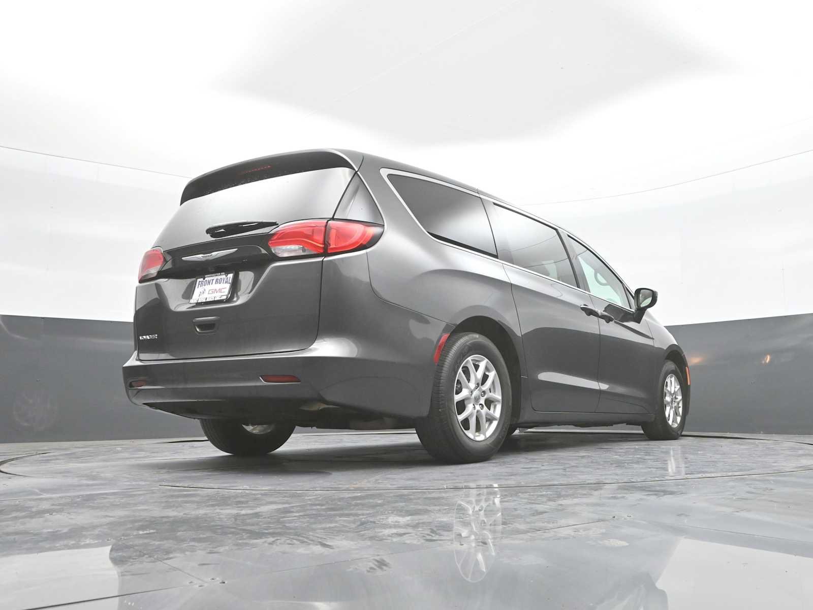 Used 2023 Chrysler Voyager LX FWD image 44