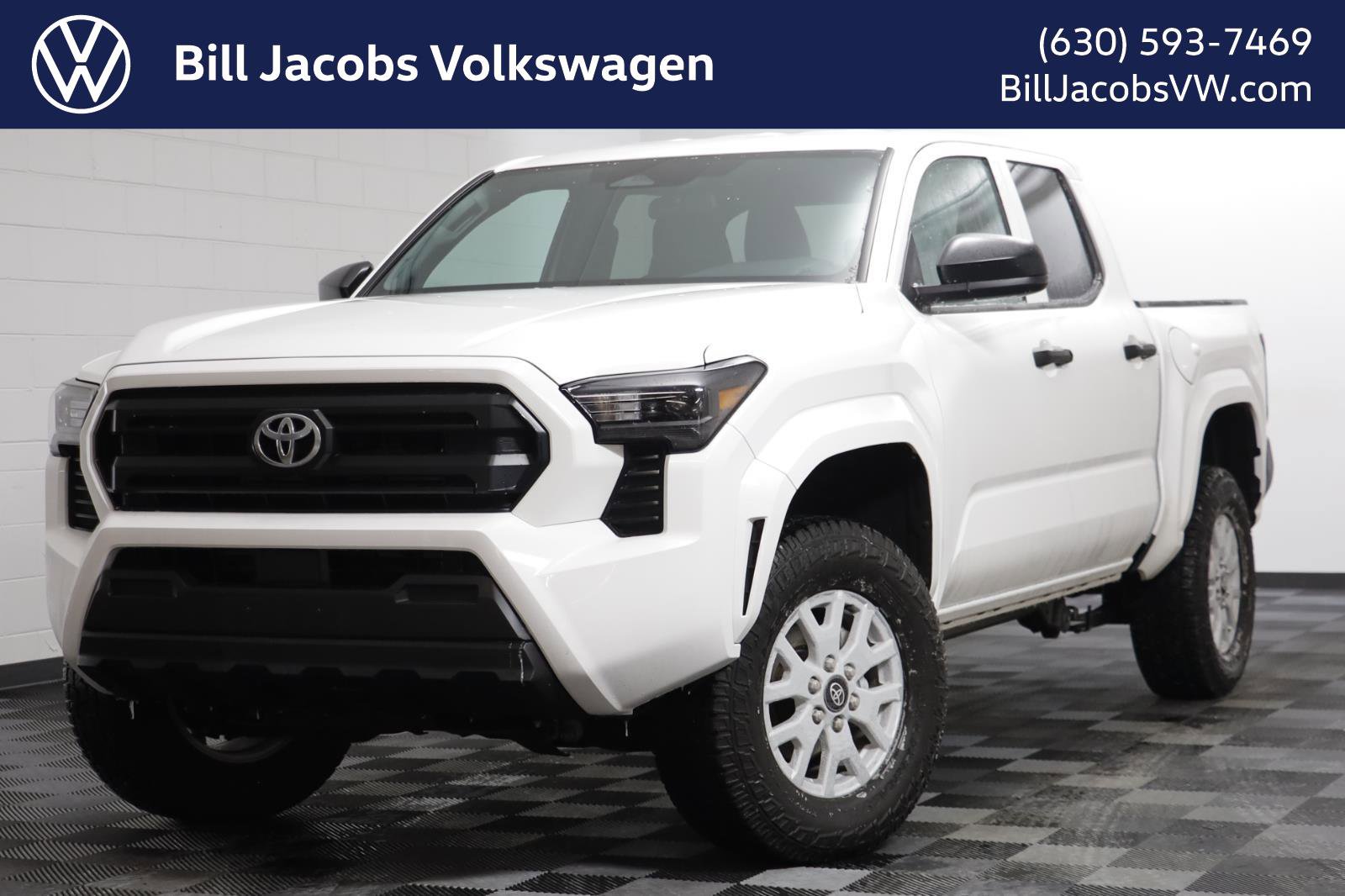 Used 2025 Toyota Tacoma SR image 1