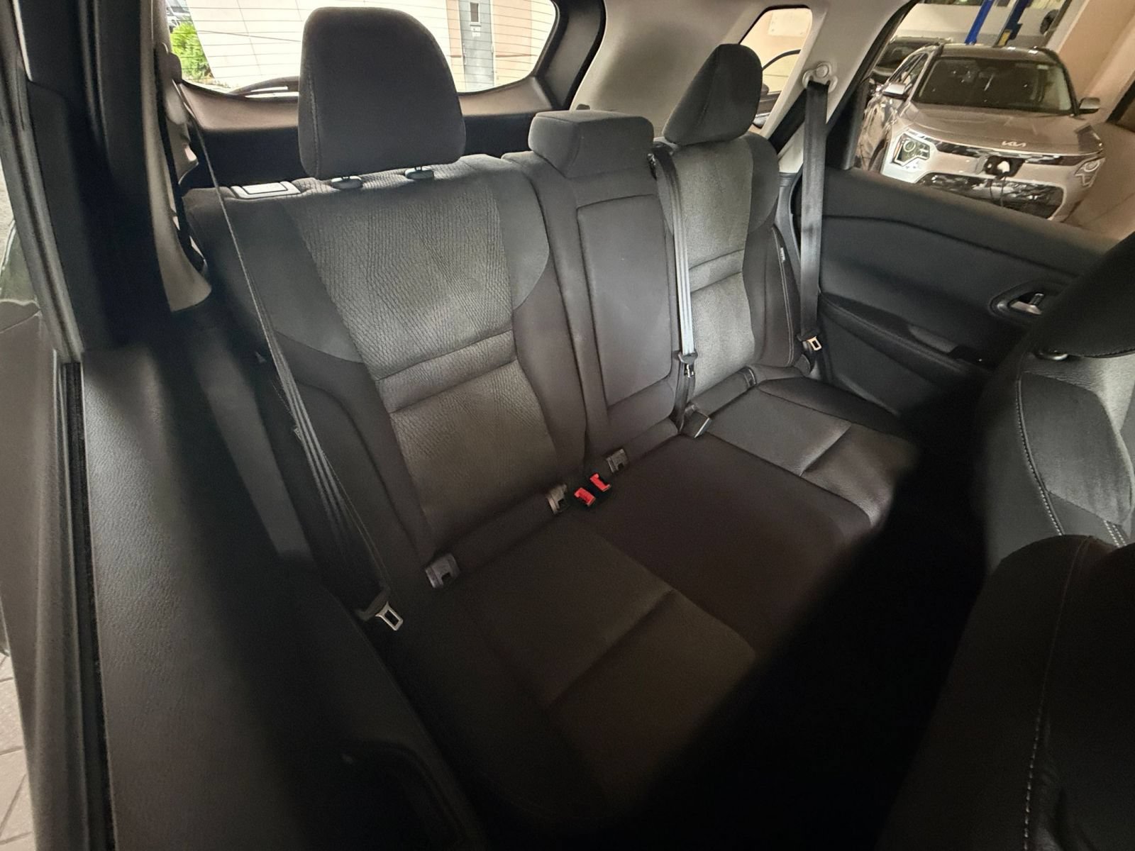Used 2025 Nissan Rogue SV AWD/4WD image 33