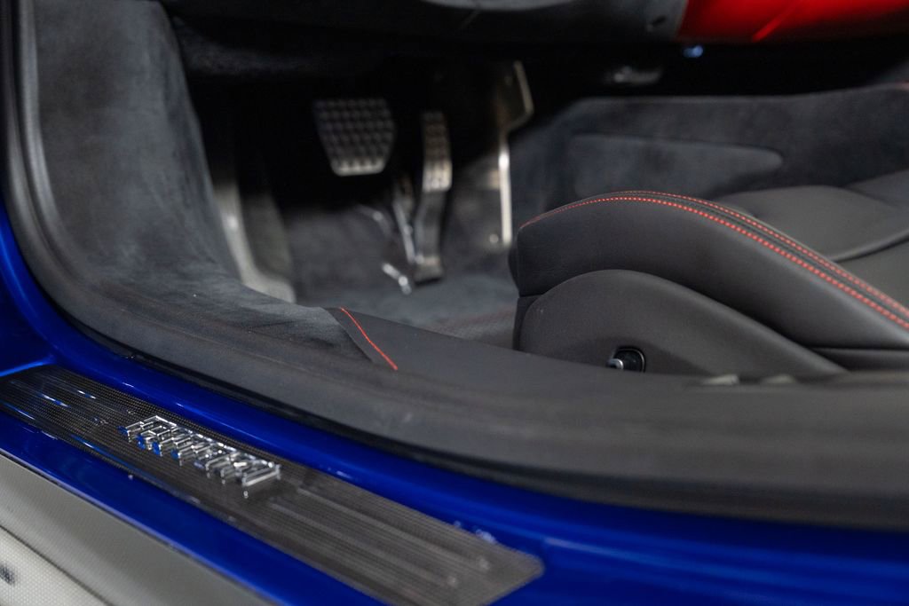 Used 2022 Ferrari SF90 Spider image 34