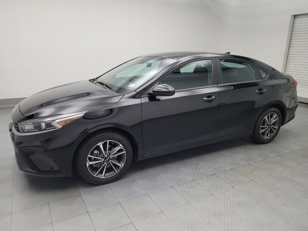 Used 2023 Kia Forte LXS image 2