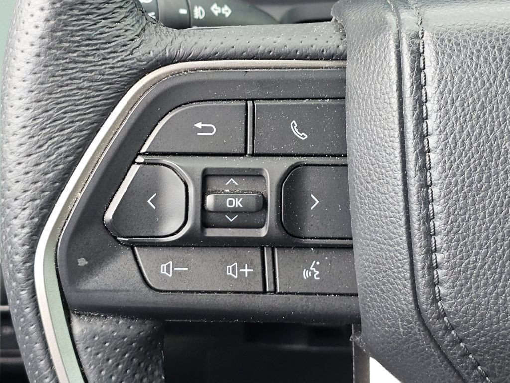 Used 2025 Toyota Tacoma SR5 AWD/4WD image 19