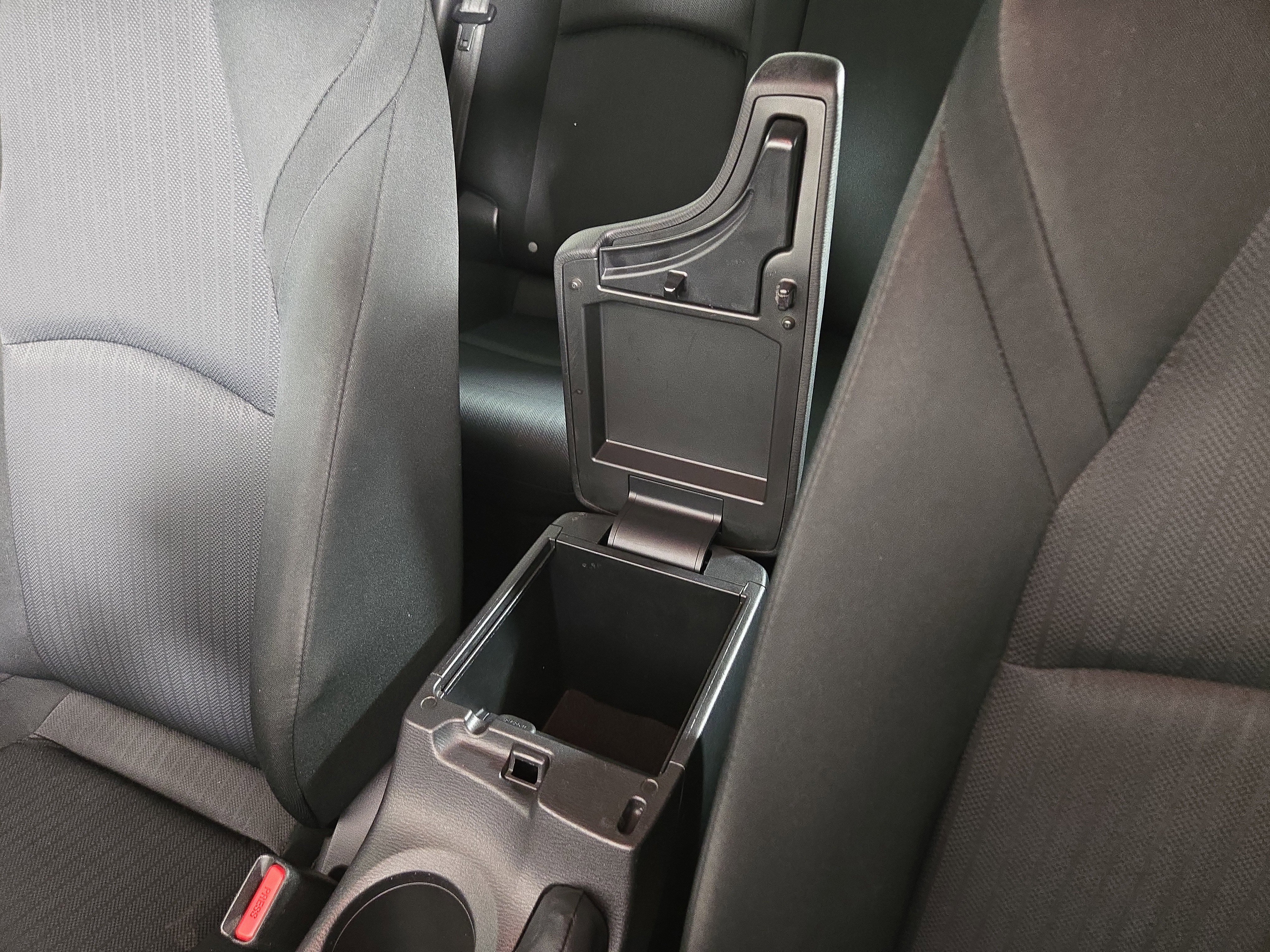 Used 2016 MAZDA MAZDA3 i Sport image 27