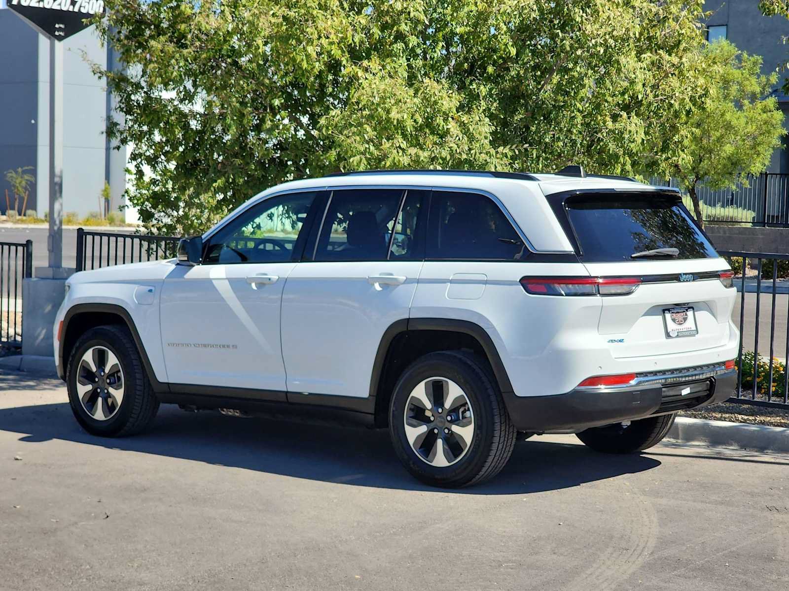 Used 2024 Jeep Grand Cherokee Limited 4xe AWD/4WD image 6