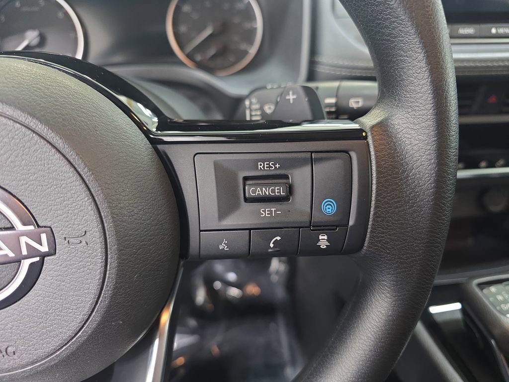 Used 2023 Nissan Rogue SV image 18