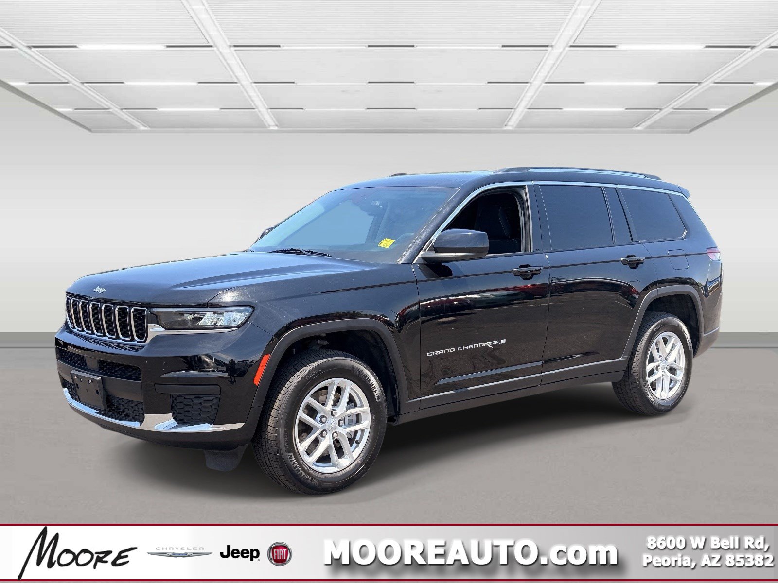 Used 2023 Jeep Grand Cherokee L Laredo RWD image 1