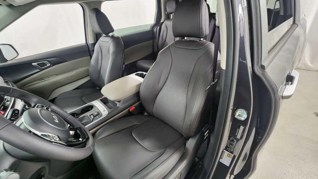 New 2026 Kia Carnival FWD image 10
