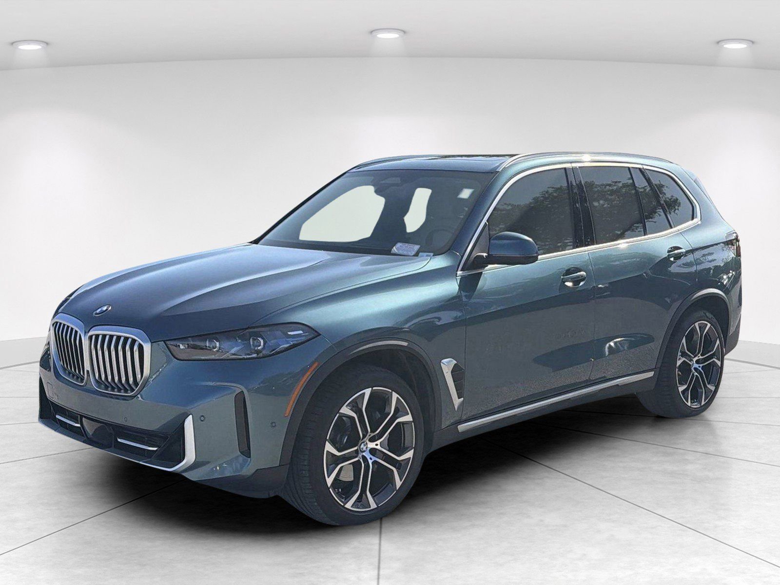 Certified 2024 BMW X5 sDrive40i w/ Premium Package RWD image 3
