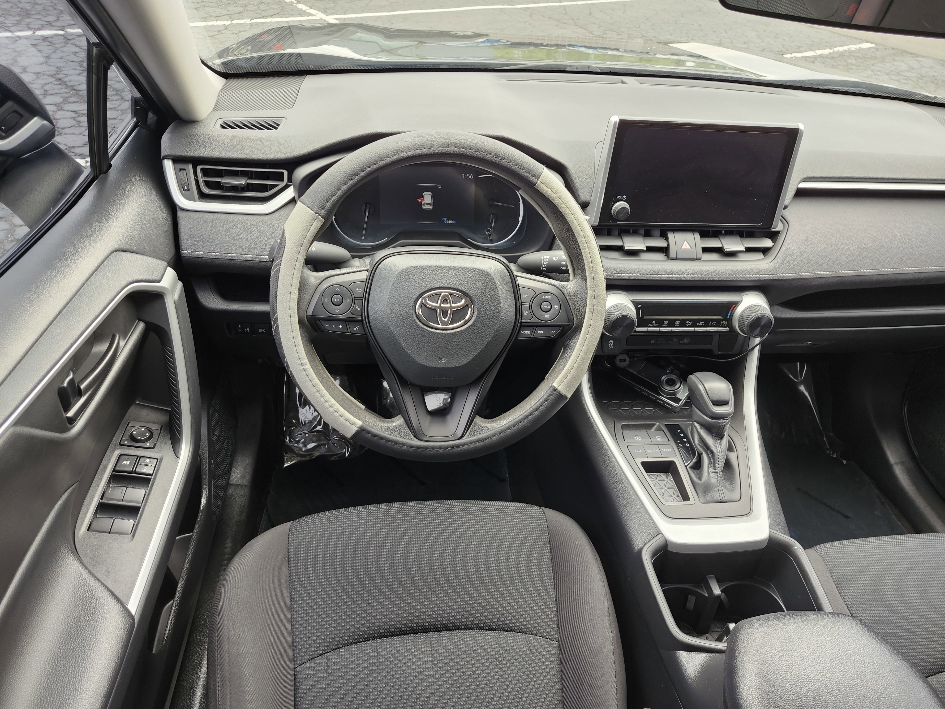 Used 2023 Toyota RAV4 LE FWD image 25