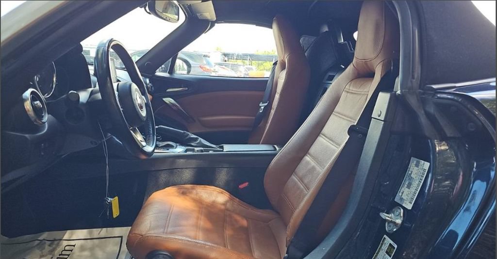 Used 2018 FIAT 124 Spider Lusso w/ Convenience Group RWD image 5