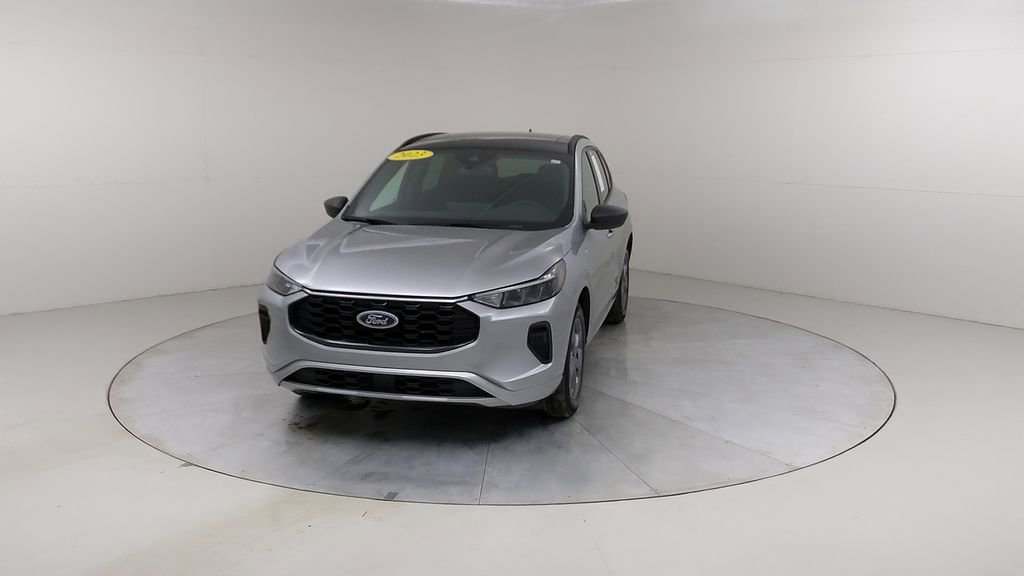 Certified 2023 Ford Escape ST-Line w/ Tech Pack #1 image 9