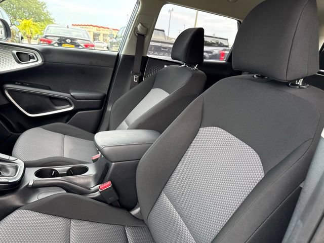Used 2025 Kia Soul FWD image 27