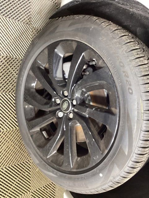 Used 2025 Land Rover Discovery Sport S image 9