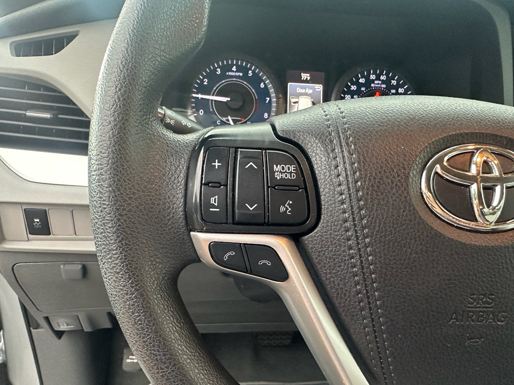 Used 2020 Toyota Sienna LE w/ LE Preferred Package FWD image 22