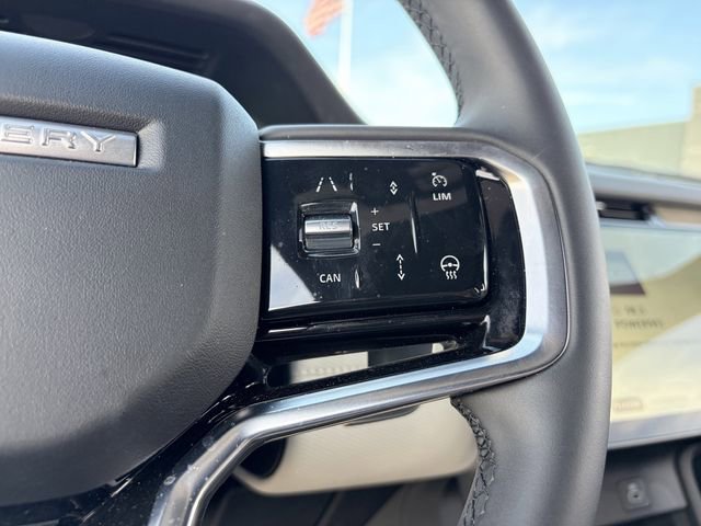 Used 2025 Land Rover Discovery Sport Dynamic SE image 8