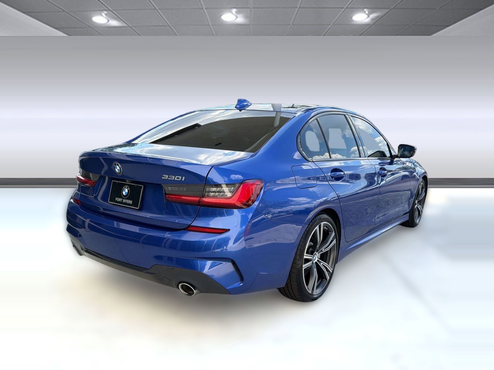 Used 2020 BMW 330i Sedan w/ M Sport Package image 9