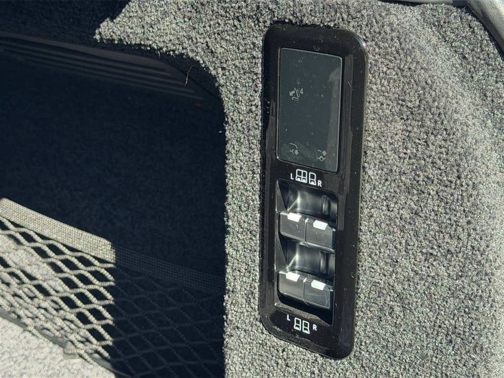 Used 2024 Land Rover Range Rover Long Wheelbase SE image 26