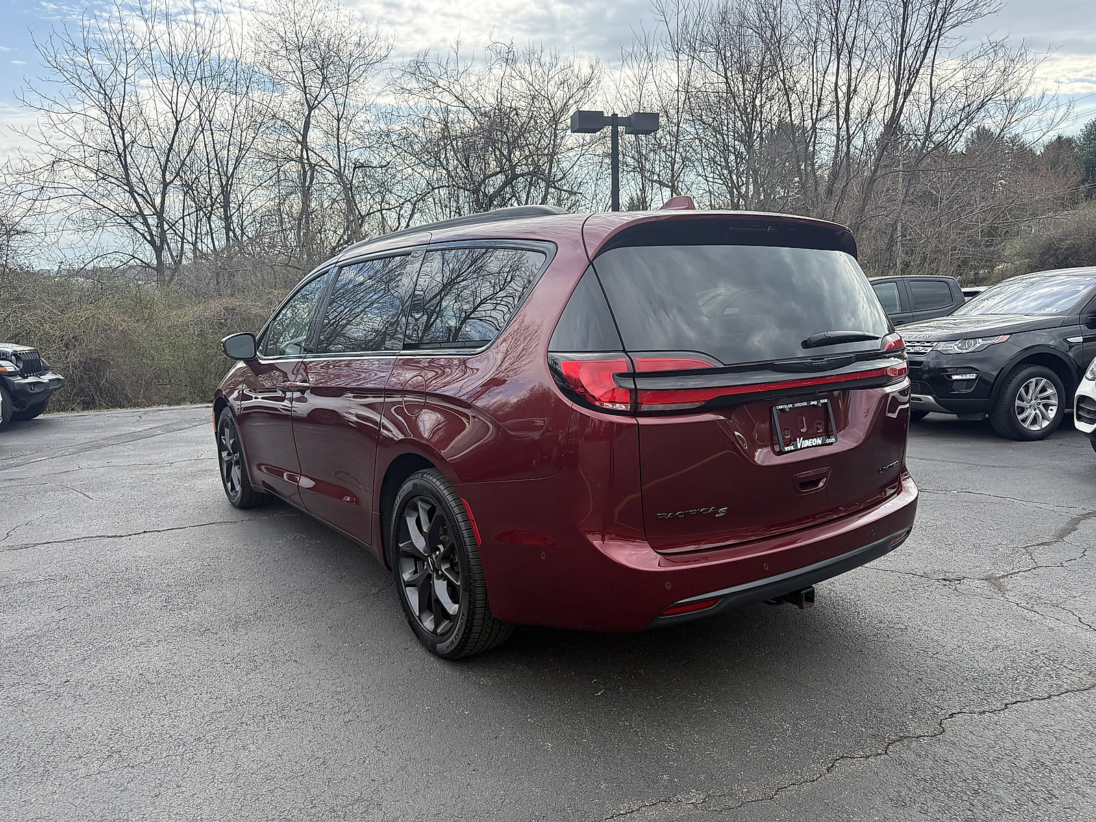 Used 2022 Chrysler Pacifica Limited w/ S Appearance Package image 4