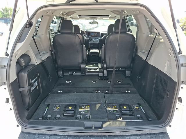 Used 2016 Toyota Sienna SE w/ SE Preferred Package FWD image 29