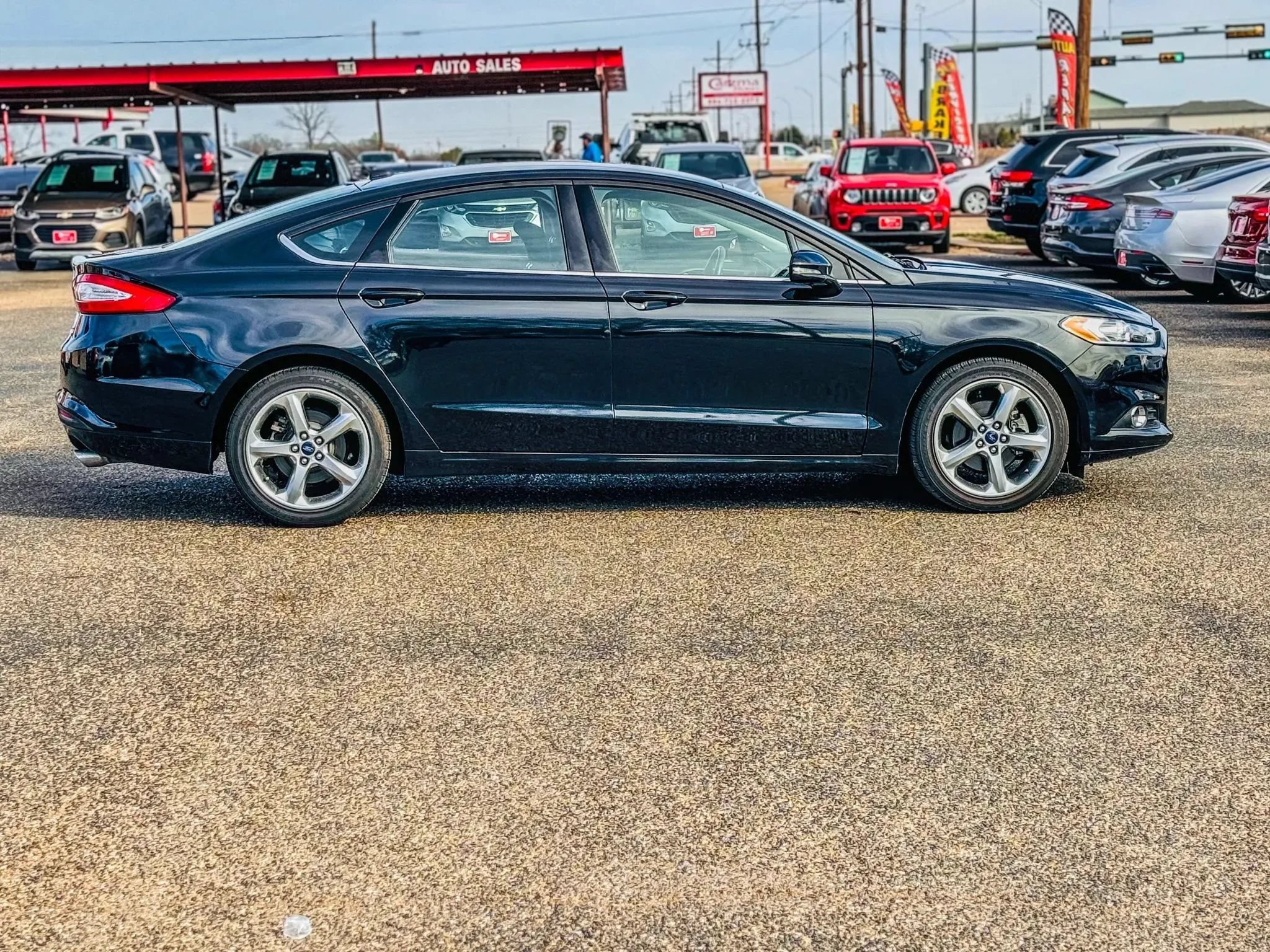 Used 2014 Ford Fusion SE FWD image 8