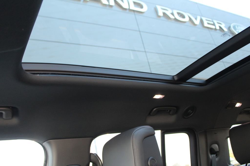 New 2026 Land Rover Defender 130 X-Dynamic SE image 18