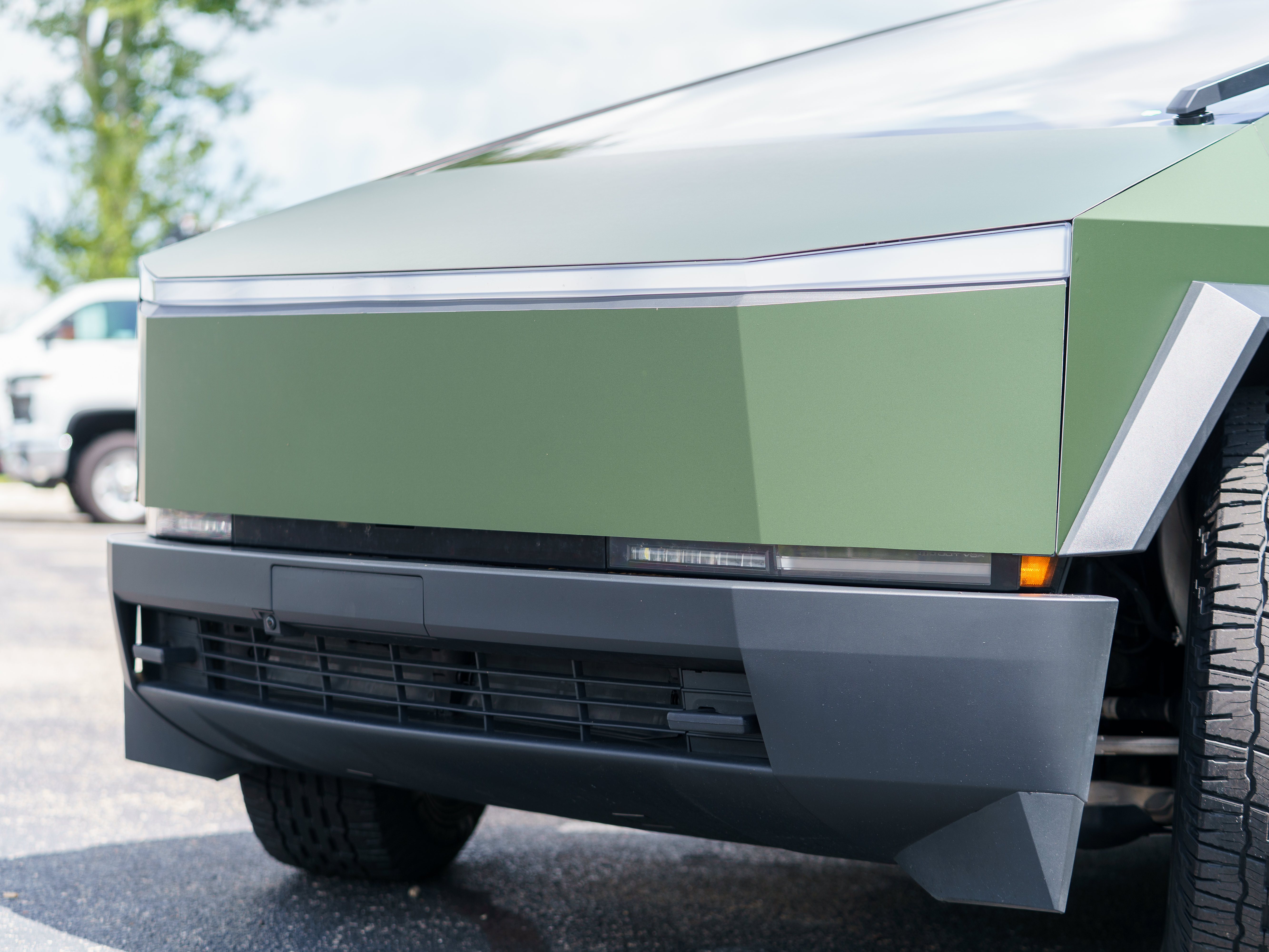 Used 2025 Tesla Cybertruck AWD Crew Cab image 33