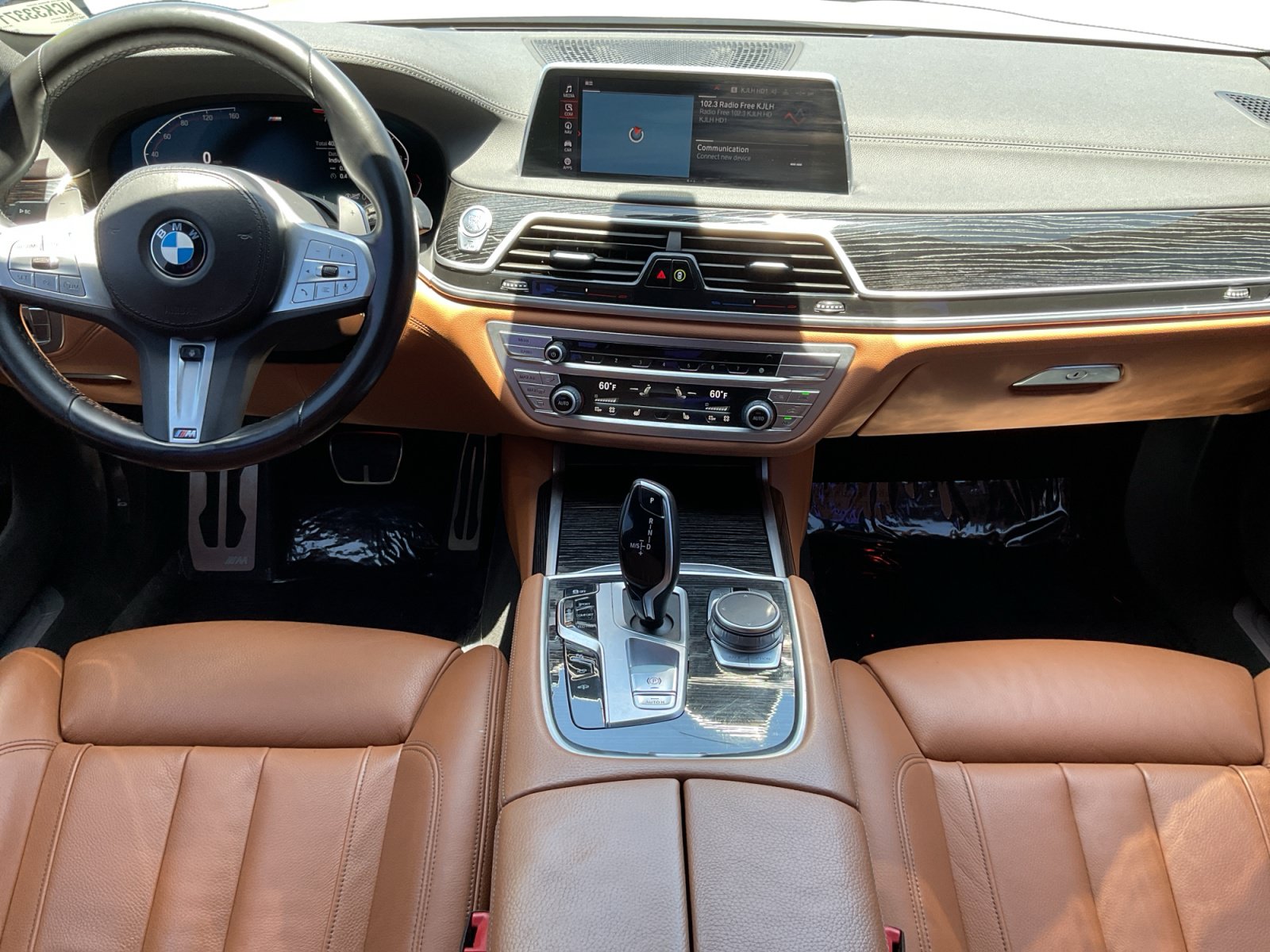 Used 2022 BMW 740i w/ M Sport Package RWD image 10