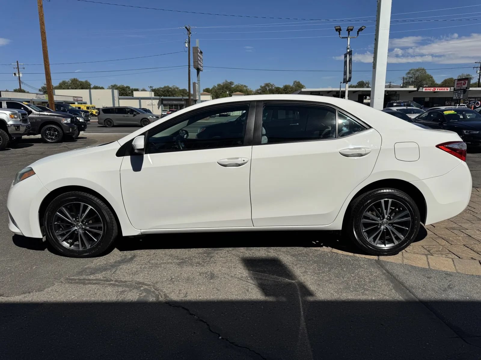 Used 2016 Toyota Corolla LE FWD image 5