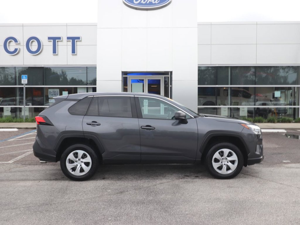 Used 2025 Toyota RAV4 LE FWD image 15