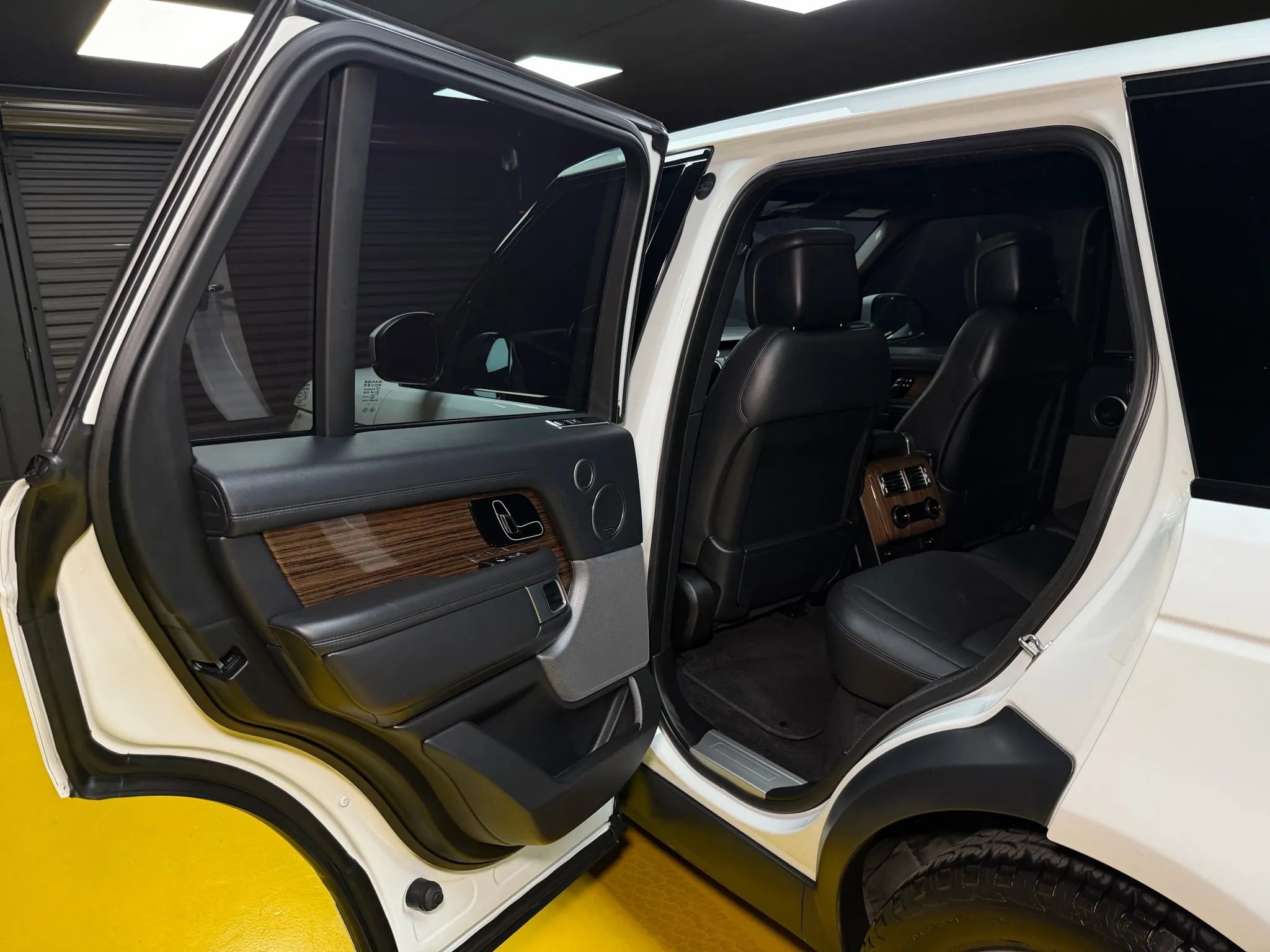 Used 2018 Land Rover Range Rover HSE AWD/4WD image 18