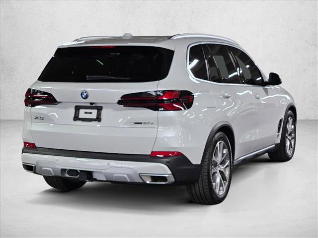 Used 2026 BMW X5 xDrive50e image 5