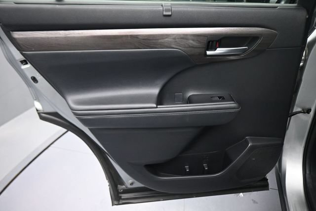 Used 2021 Toyota Highlander Platinum AWD/4WD image 18