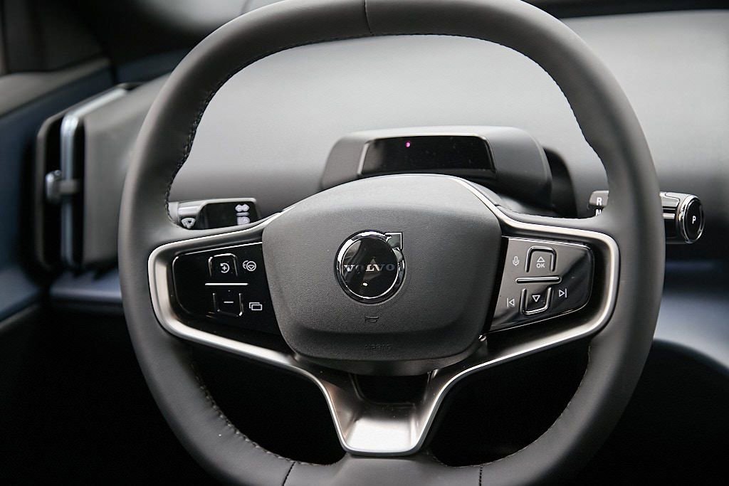 Certified 2025 Volvo EX30 Ultra w/ Climate Package image 26