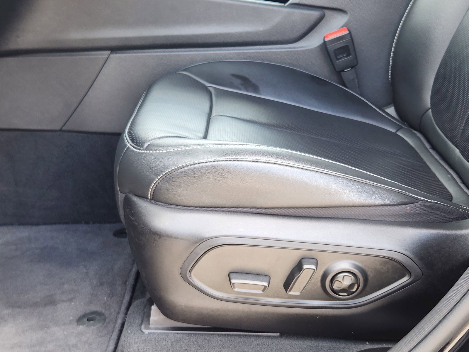 Used 2023 Jeep Grand Cherokee 4WD 4xe w/ Luxury Tech Group II image 26