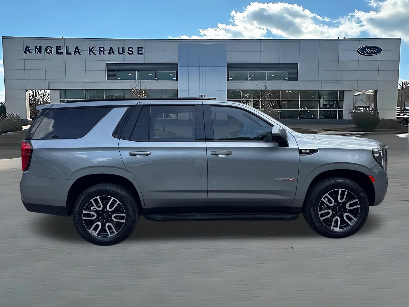 Used 2024 GMC Yukon AT4 AWD/4WD image 9