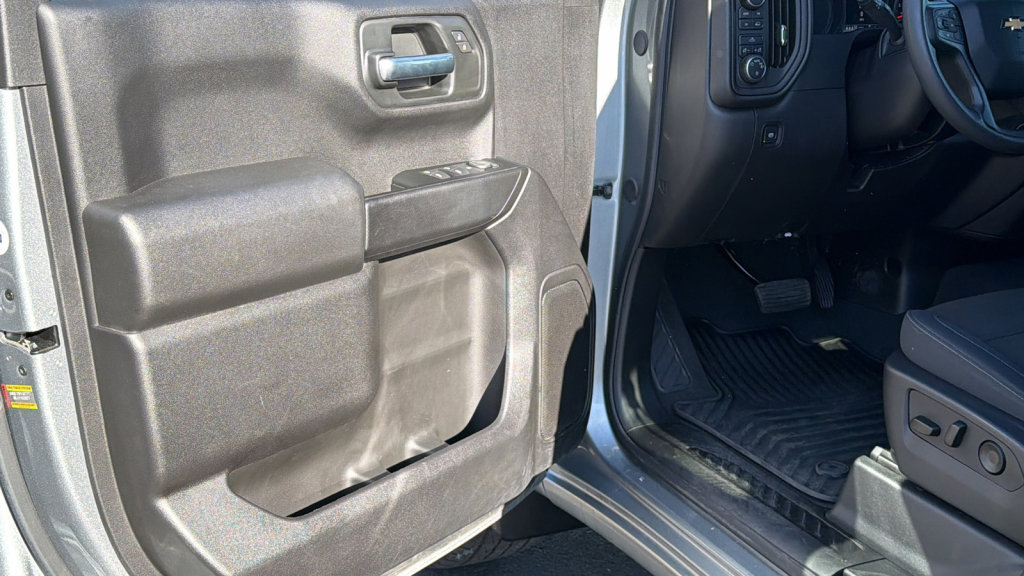 Used 2025 Chevrolet Silverado 1500 Custom image 23
